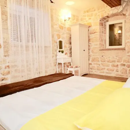 Hacienda Maximillian * Seget Donji