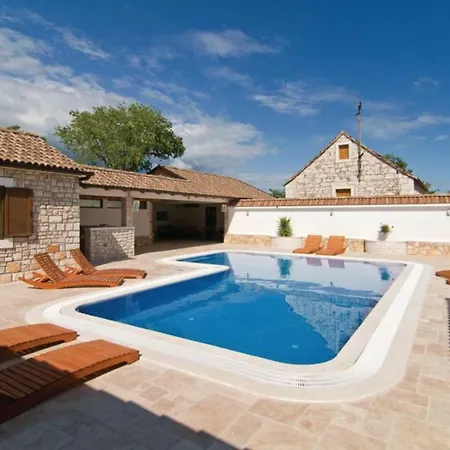Hacienda Maximillian Villa *