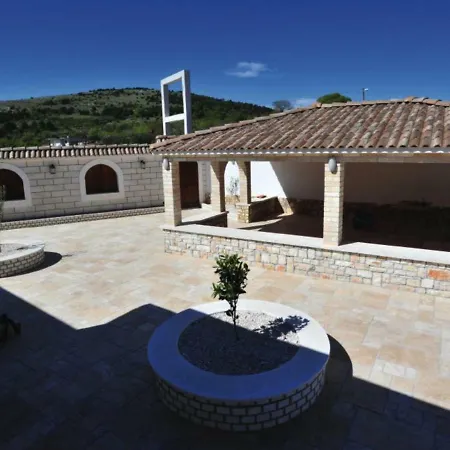 Hacienda Maximillian Villa